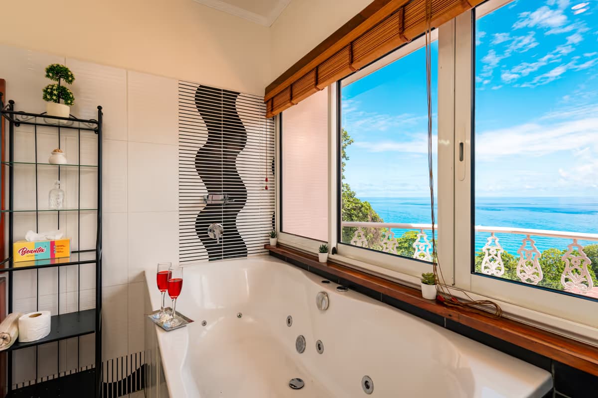 Executive Deluxe Room - Glacis Heights Villa