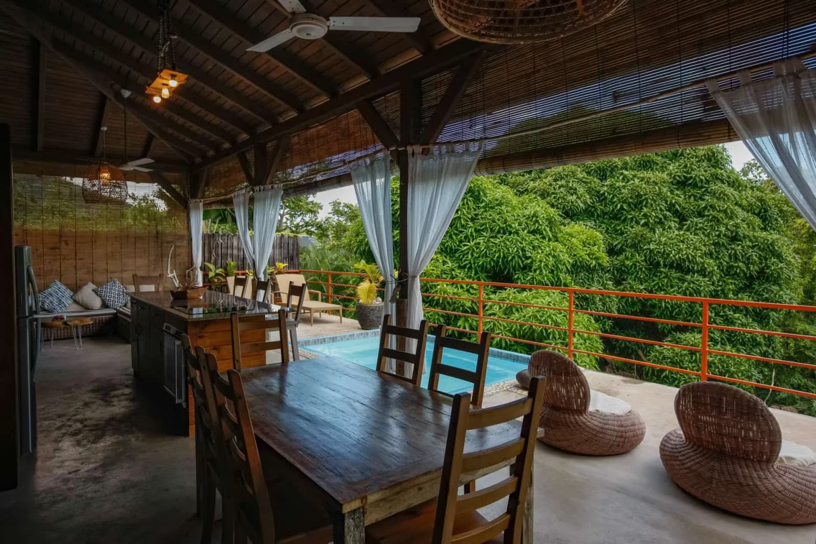 Veuve Noire - 2-bedroom chalet - La Pointe Beach Huts