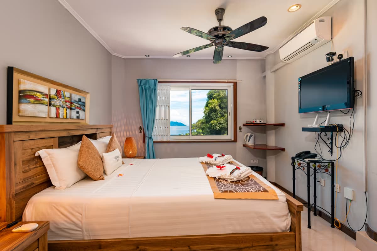Standard Double Room - Glacis Heights Villa