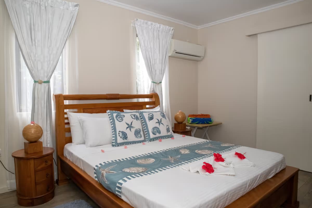 Bedroom Hibiscus room