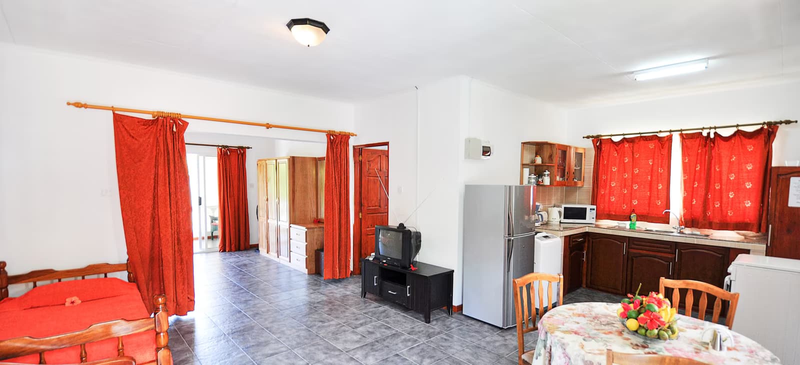 One-Bedroom Apartment - upstairs - Rows Villa