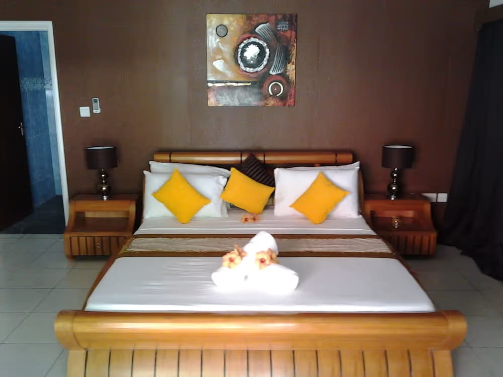 Standard double room bedroom