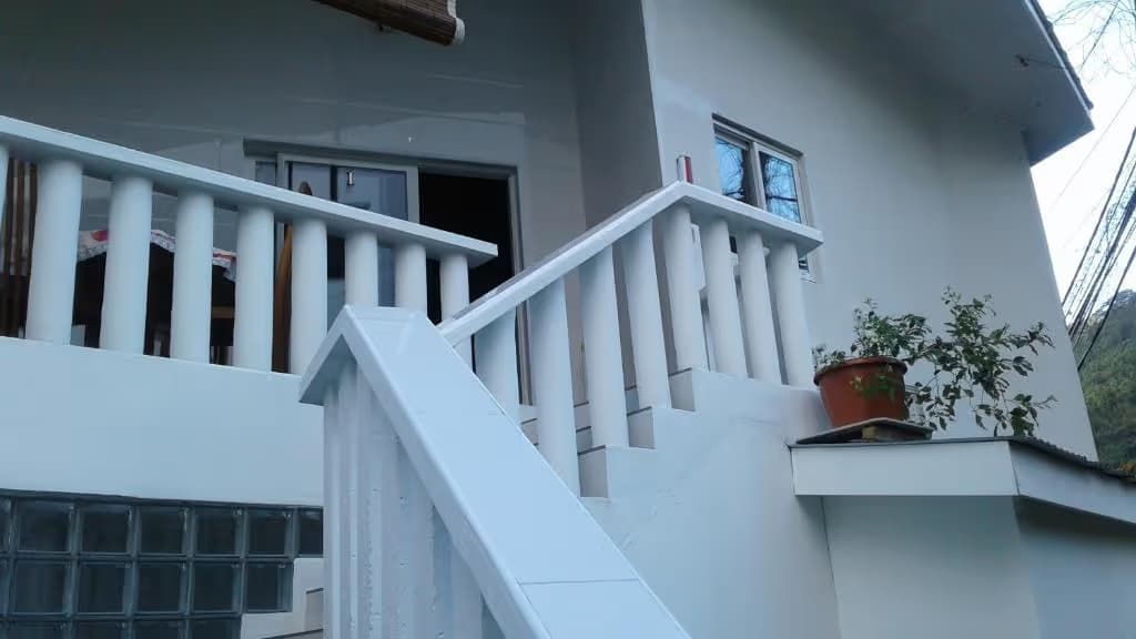 Spacious room - Corner Bay Apartments