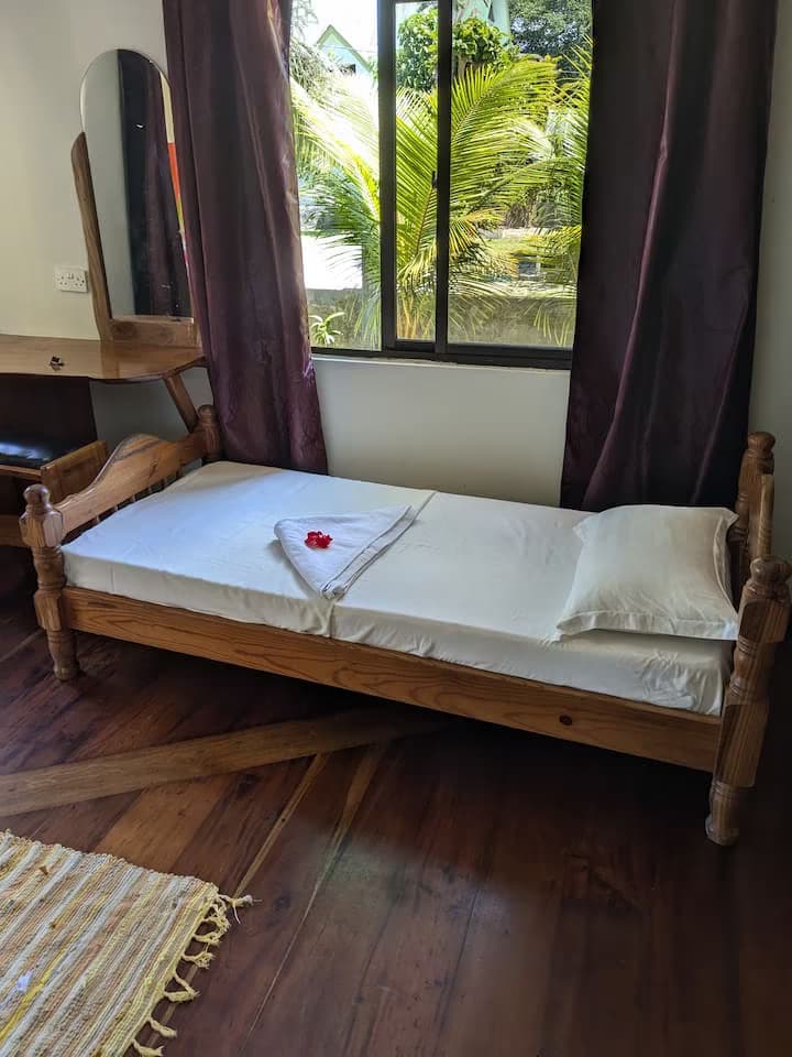 Selfcatering room - La Passe Guesthouse