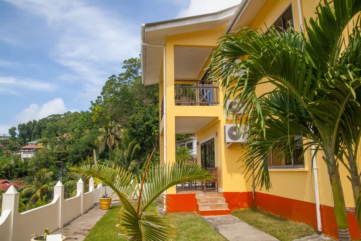 Green room garden view - Dar and Douce Apartments