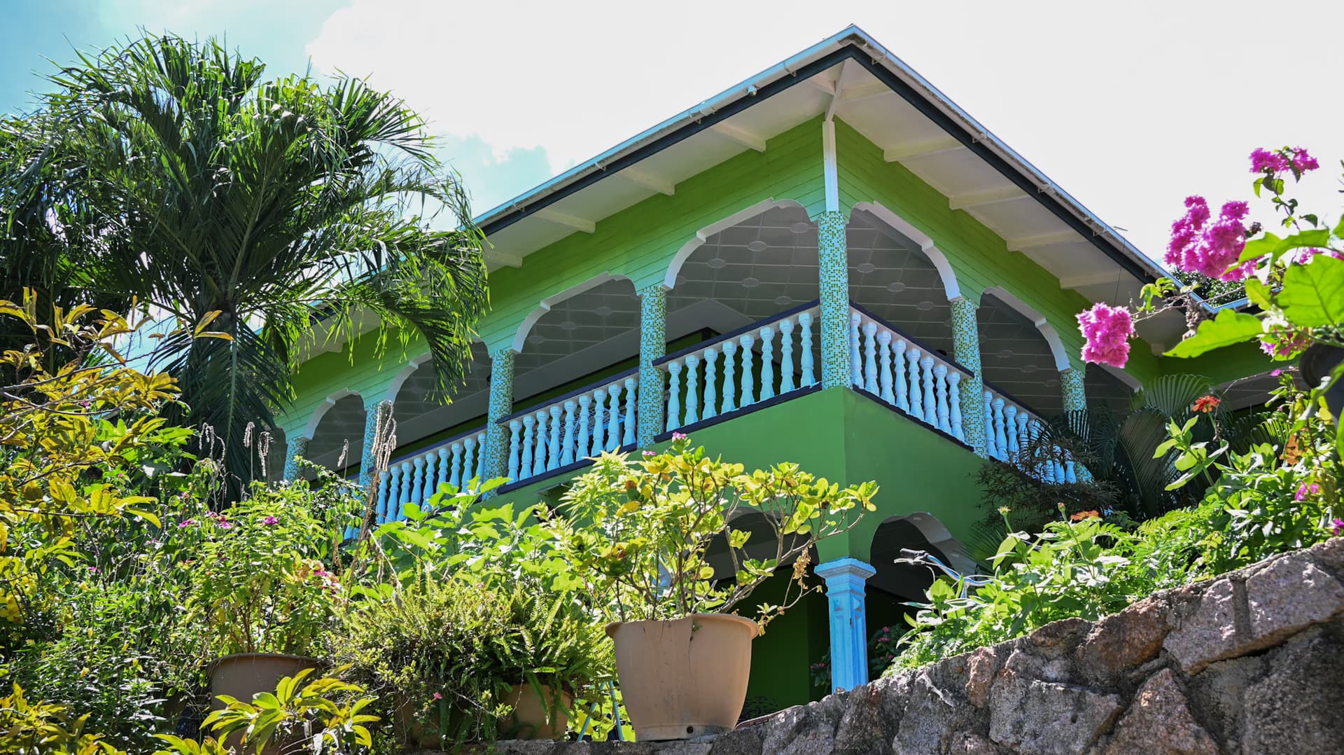 Family room garden view - Villa Hortensia