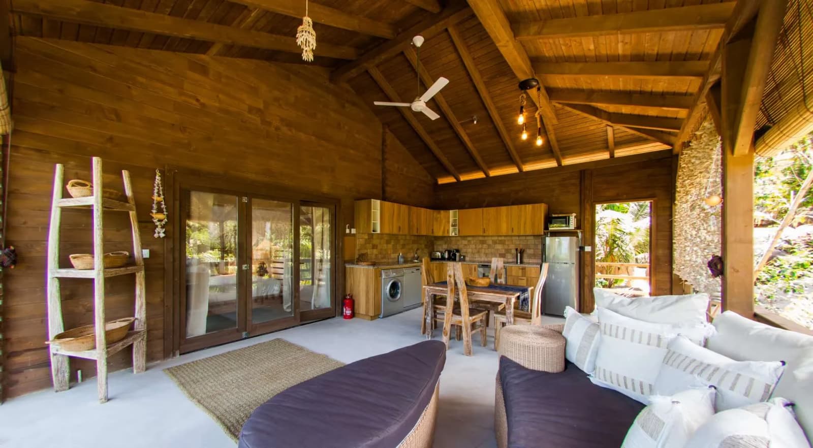 Hummingbird - 2 bedrooms - La Pointe Beach Huts