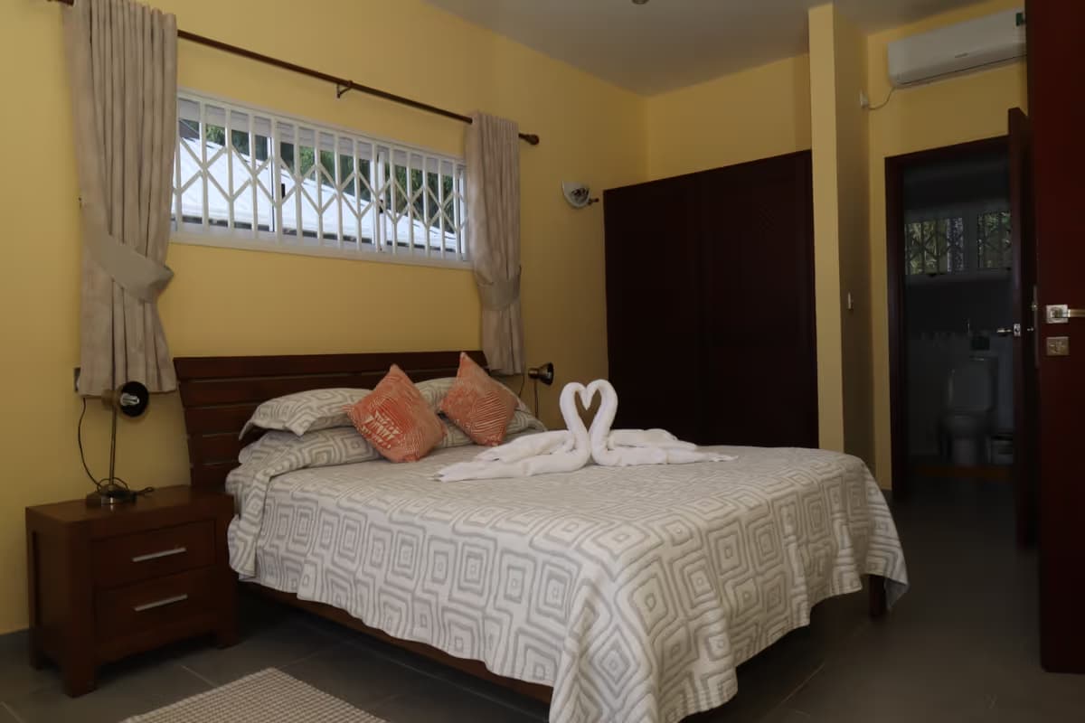 Chalet - Surfers Self Catering Chalets