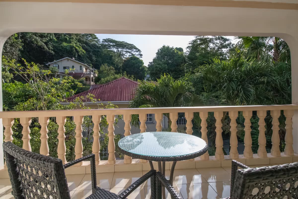 Apartment + balcony - Forest Lodge